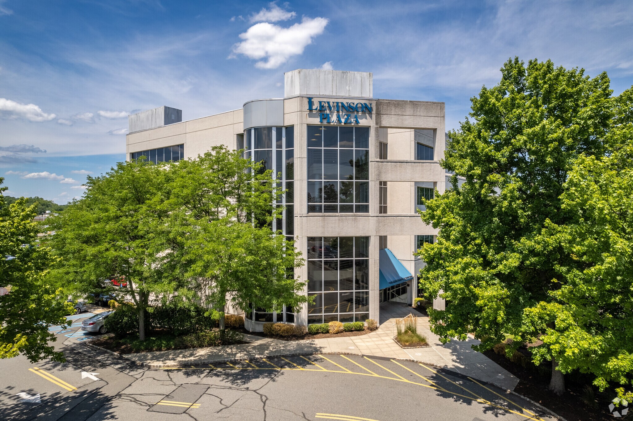 2 Lincoln Hwy, Edison, NJ 08820 Levinson Plaza