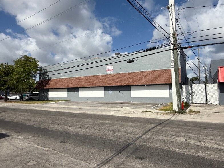 5801 Plunkett St, Hollywood, FL for lease - Building Photo - Image 2 of 17