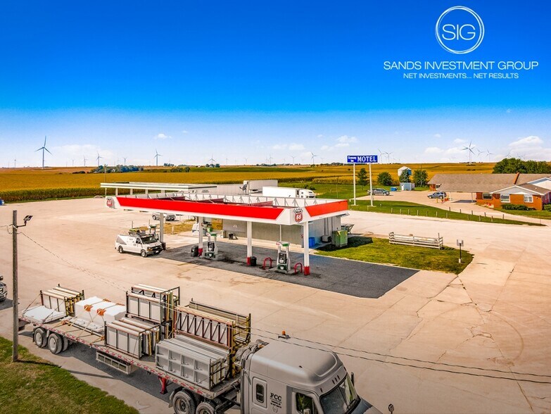 1218 S Division St, Stuart, IA 50250