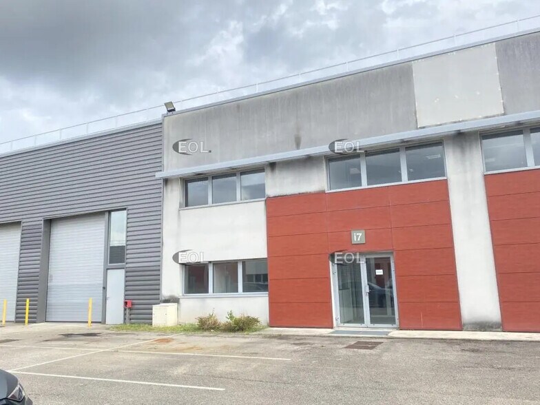 Industrial in Saint-Priest for lease - Building Photo - Image 1 of 22
