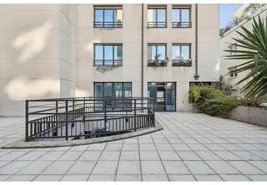 Office in Boulogne-Billancourt for lease - Building Photo - Image 3 of 8