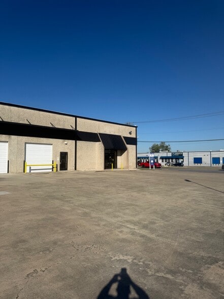 605 W Mockingbird Ln, Dallas, TX for lease - Building Photo - Image 3 of 7