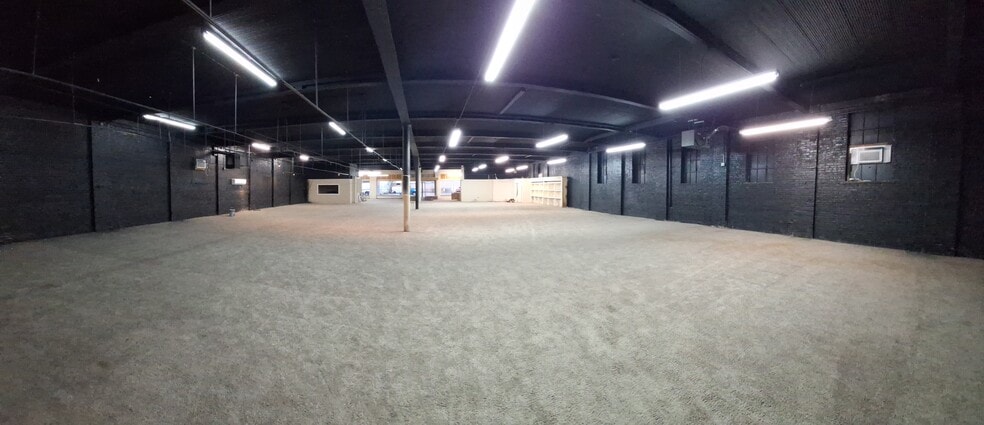 323 E 9th St, Hopkinsville, KY for lease - Primary Photo - Image 1 of 5