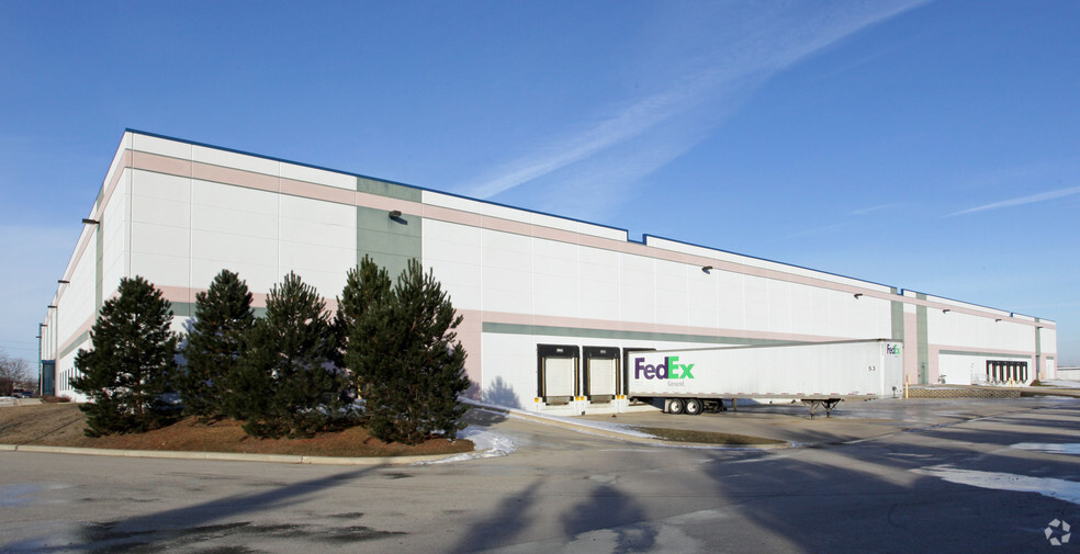 121 E North Ave, Carol Stream, IL for lease - Building Photo - Image 2 of 5