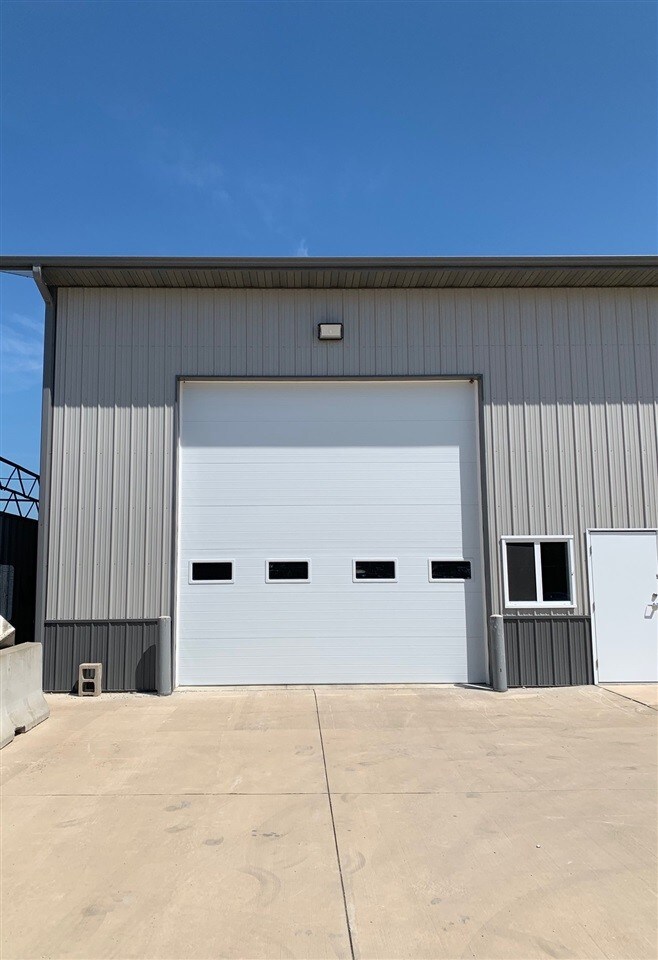 1021 Hinkle Dr, Tiffin, IA for sale Primary Photo- Image 1 of 1