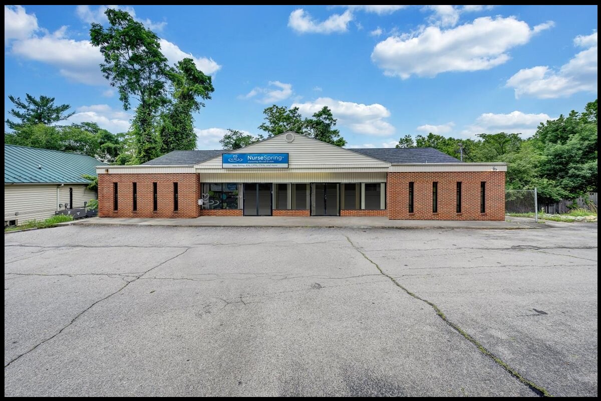 5012 Plantation Rd, Roanoke, VA 24019