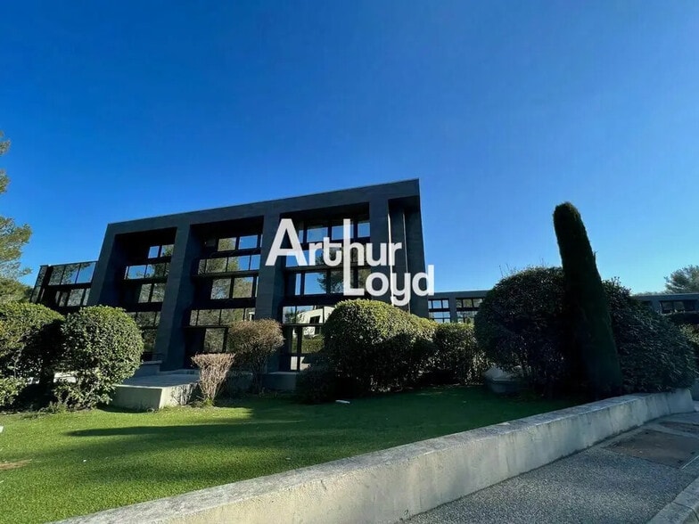 Office in Valbonne for lease - Building Photo - Image 2 of 10