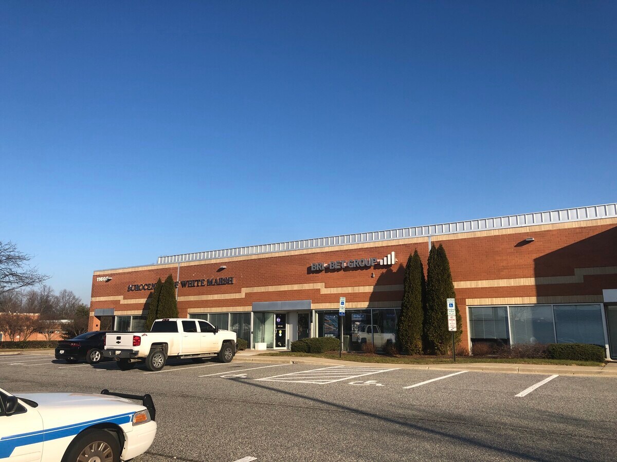 11605 Crossroads Cir, Middle River, MD 21220