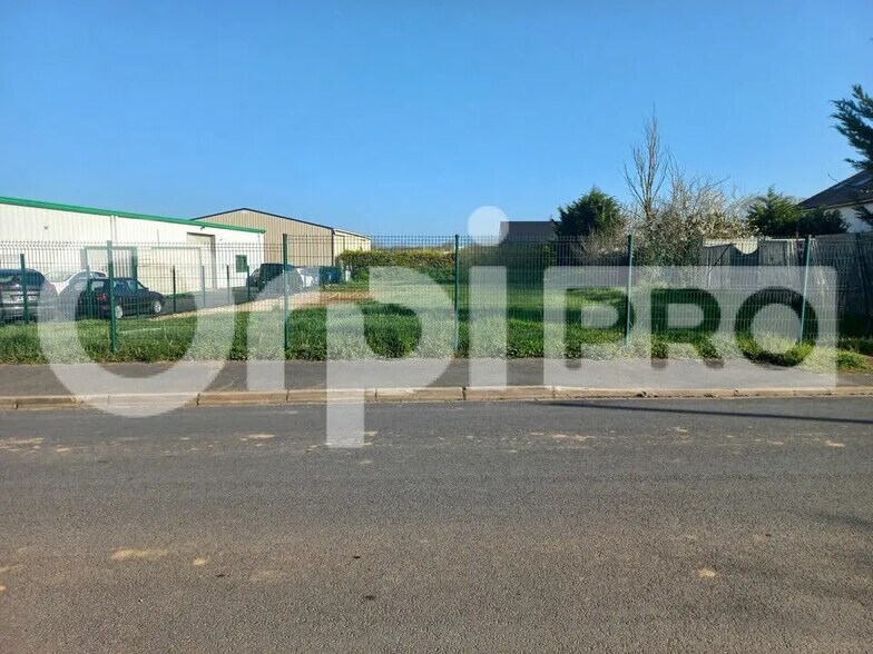 Land in Pussay for sale - Building Photo - Image 1 of 4