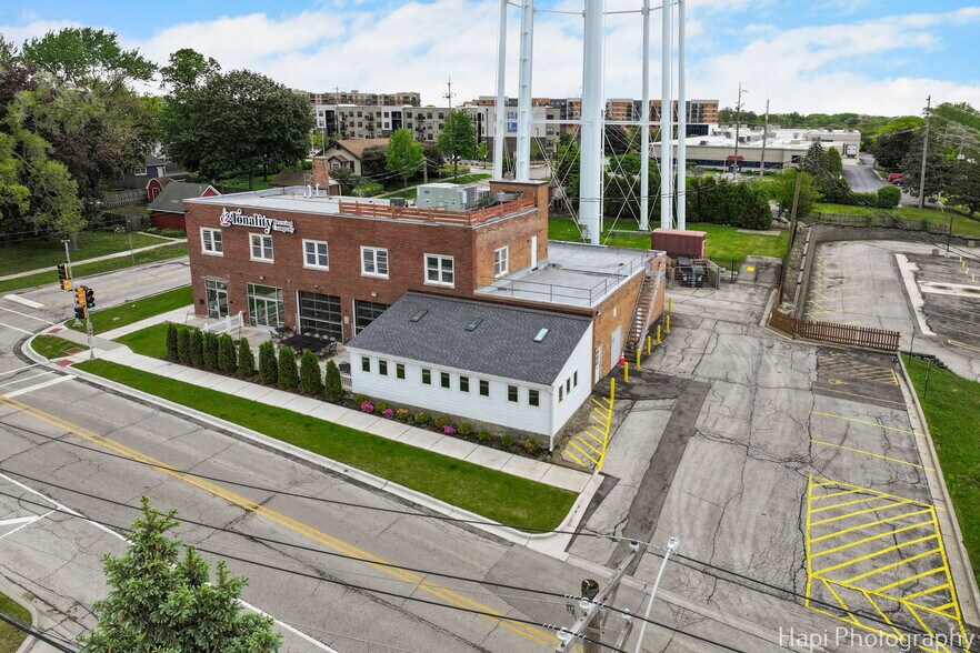 169 N Seymour Ave, Mundelein, IL for sale - Primary Photo - Image 1 of 30