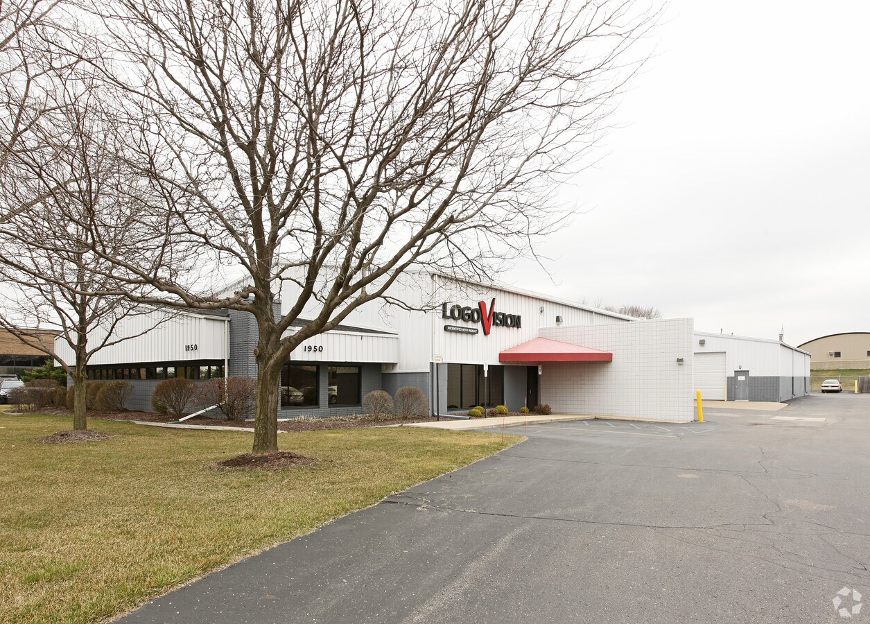 1950 Stephenson Hwy, Troy, MI 48083