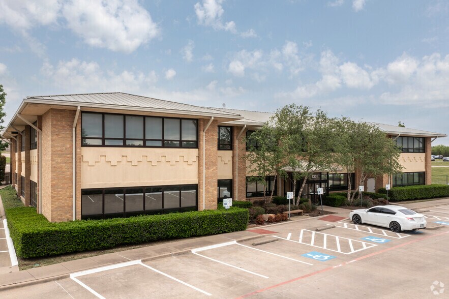 4301 N MacArthur Rd, Irving, TX for sale - Building Photo - Image 1 of 1