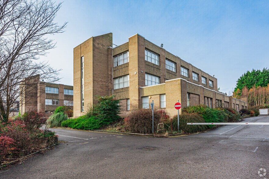 26 Victoria Rd, Kirkcaldy for sale - Building Photo - Image 3 of 4
