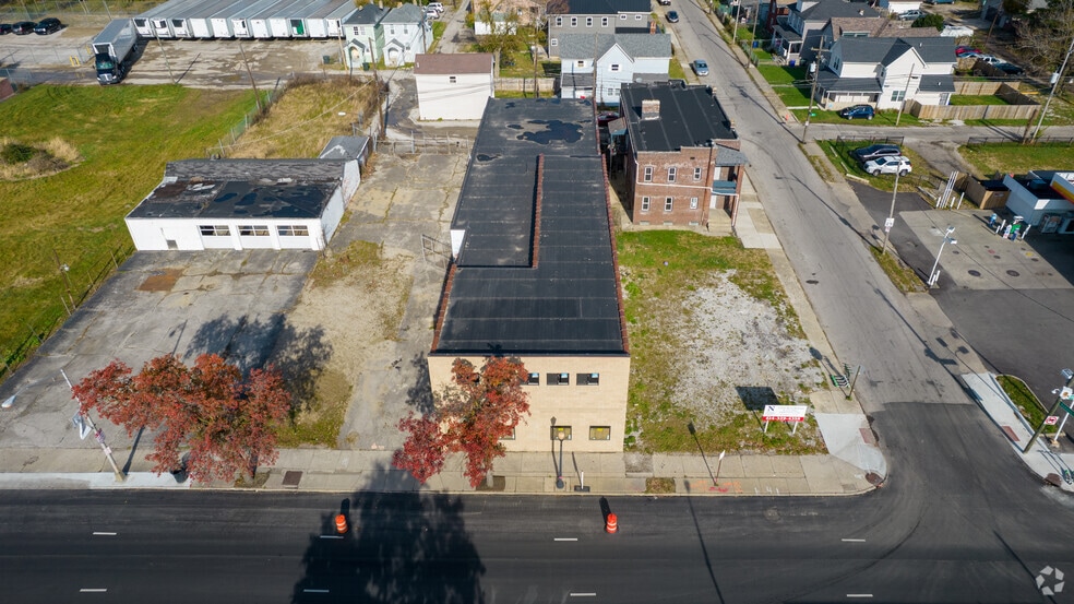 1022 W Broad St, Columbus, OH for lease - Building Photo - Image 3 of 8