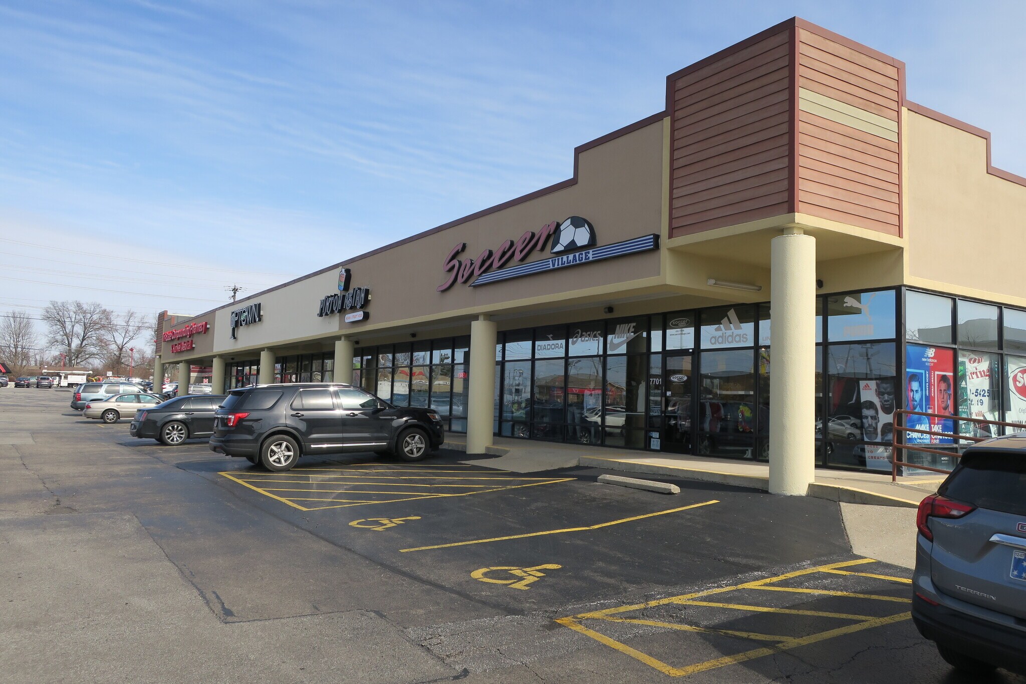 7683 Beechmont Ave, Cincinnati, OH 45255