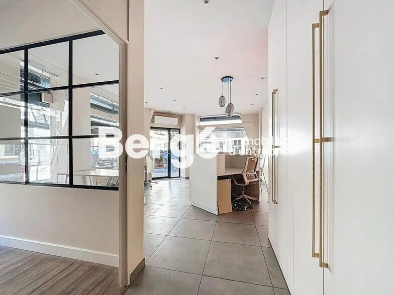 Retail in Vallauris for lease - Interior Photo - Image 2 of 4