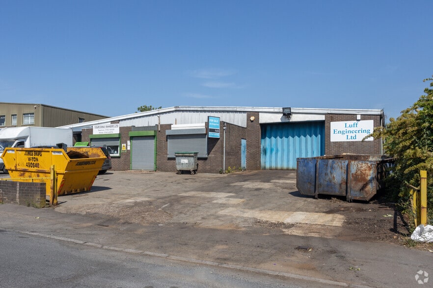 Sutherland Av, Wolverhampton for sale - Primary Photo - Image 1 of 1