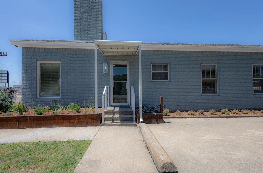 4209 W waco Dr, Waco, TX for lease - Building Photo - Image 2 of 20