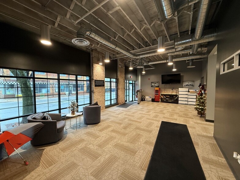 1835 S Calhoun St, Fort Wayne, IN for lease - Interior Photo - Image 2 of 9