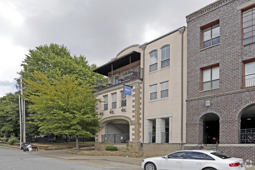 320 N Rollston Ave, Fayetteville, AR for lease - Building Photo - Image 1 of 3