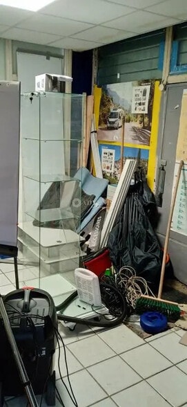 Retail in La Fouillouse for lease - Interior Photo - Image 3 of 6