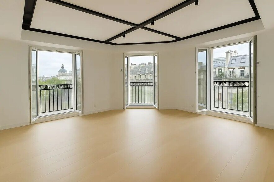 100 Boulevard De Sébastopol, Paris for lease - Interior Photo - Image 1 of 9