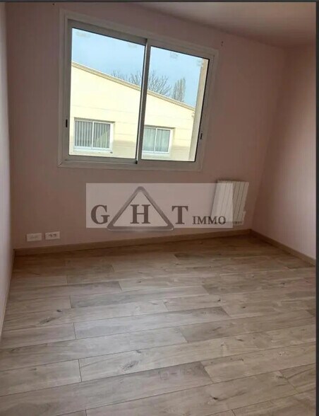 Office in Deuil-la-Barre for lease - Interior Photo - Image 2 of 2