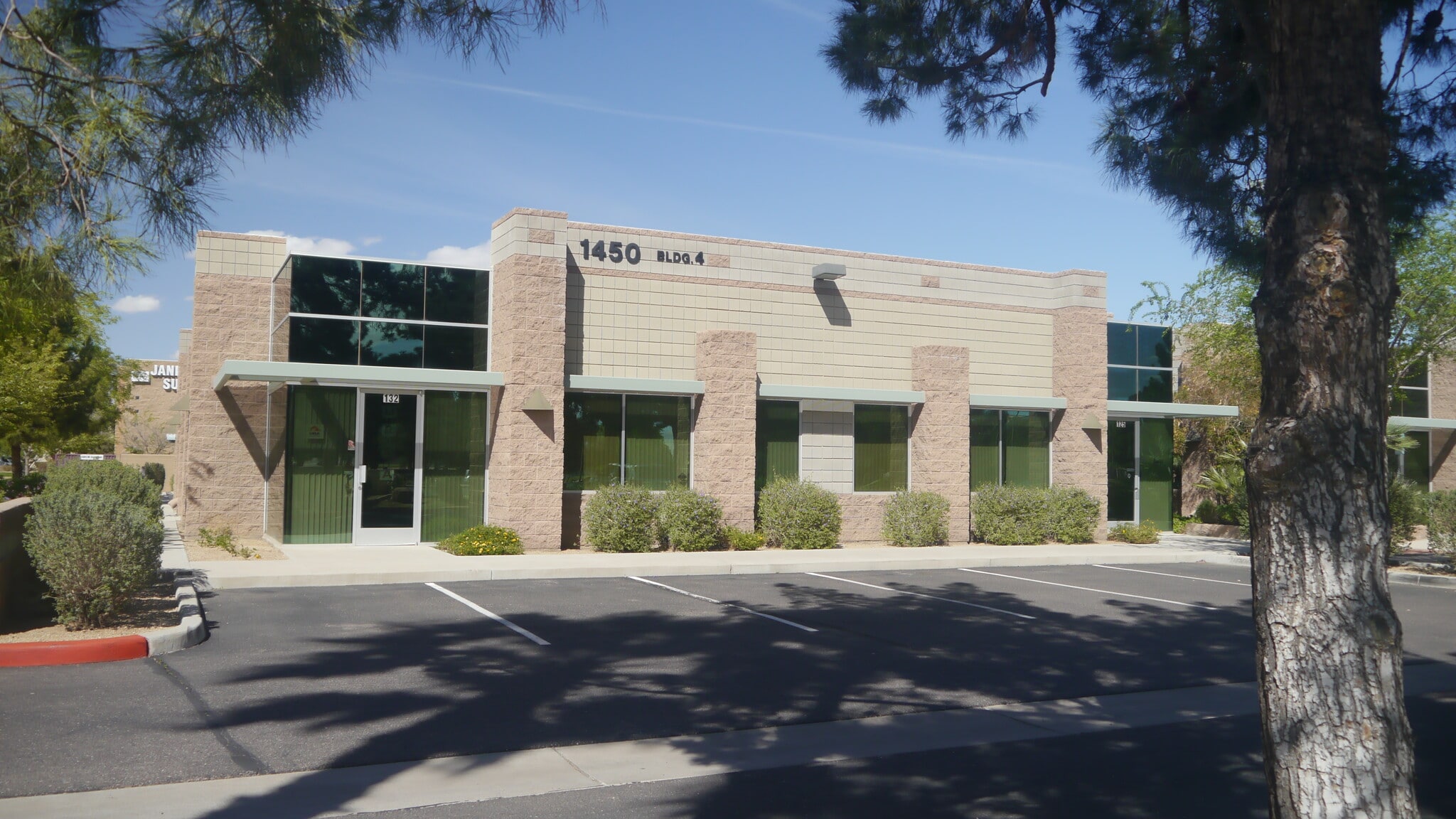 1450 W Guadalupe Rd, Gilbert, AZ for lease Building Photo- Image 1 of 5