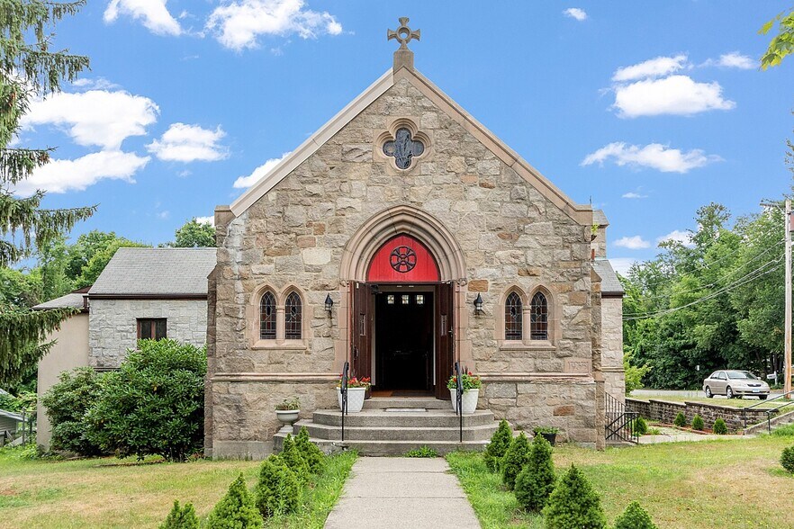 1469 Main St, Leominster, MA 01453