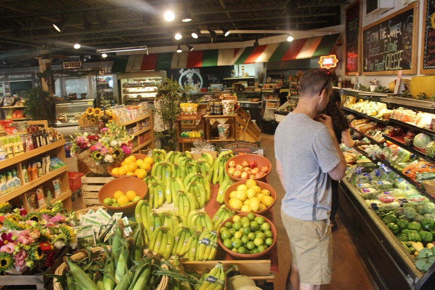 40 E 6th St, Pentwater, MI for sale - Primary Photo - Image 1 of 1