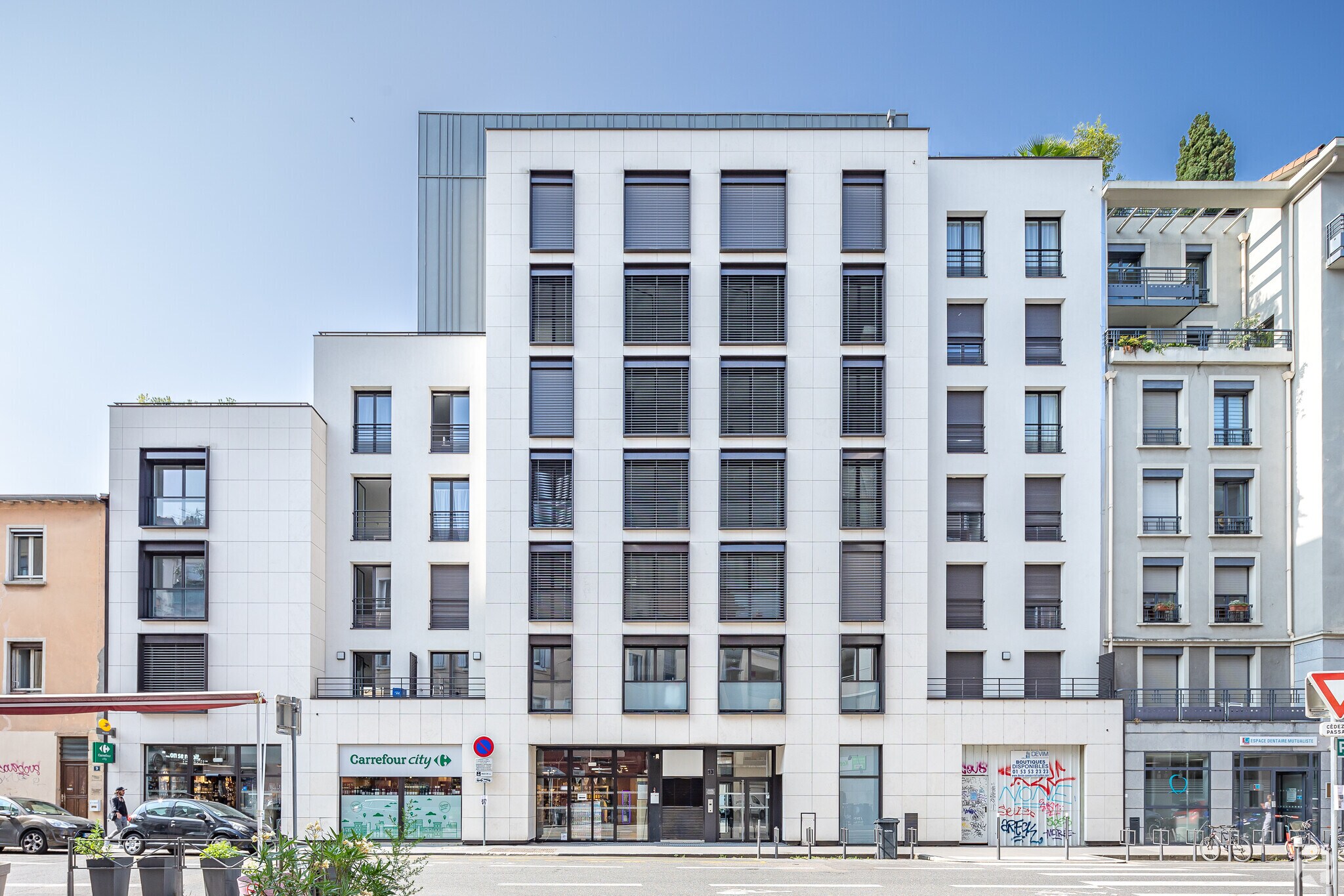  in Lyon for sale Primary Photo- Image 1 of 1