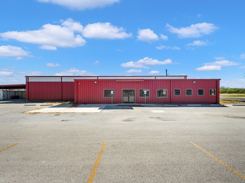 6411 Highway 90 E, Knippa, TX for sale - Building Photo - Image 3 of 52