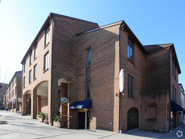 77 W Broad St, Bethlehem, PA 18018