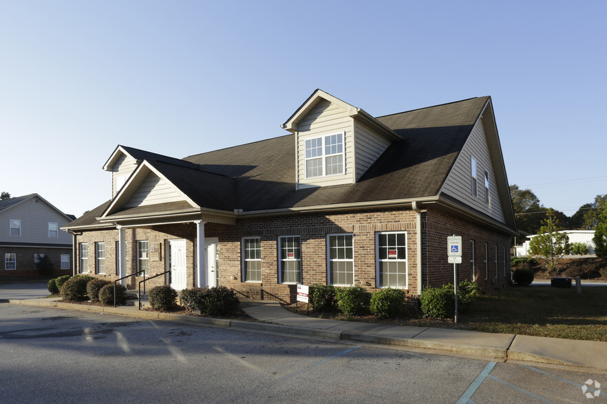 56-58 Saint Marks Rd, Taylors, SC for lease - Primary Photo - Image 1 of 4