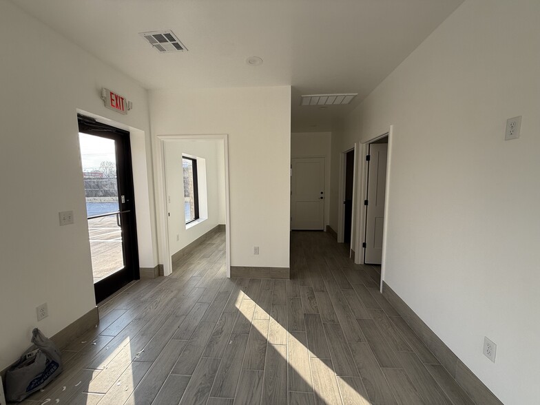 4417 NW 39th St, Oklahoma City, OK for lease - Interior Photo - Image 3 of 4