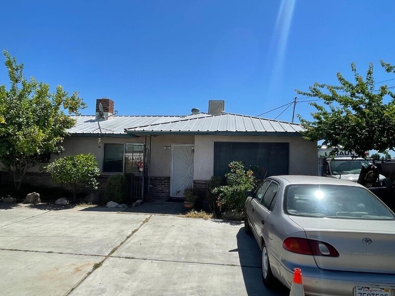 25 Sunnyside Ave, Clovis, CA for sale - Building Photo - Image 2 of 12