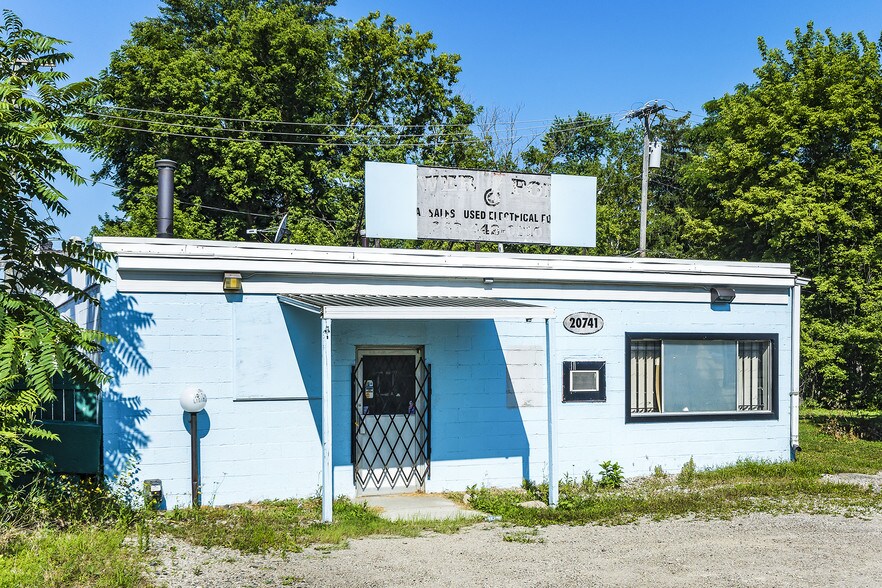 20741 Inkster Rd, Farmington, MI for sale - Building Photo - Image 1 of 1
