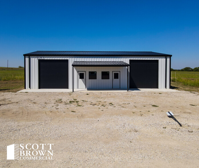 5434 Hopkins Rd, Krum, TX for lease - Building Photo - Image 2 of 11