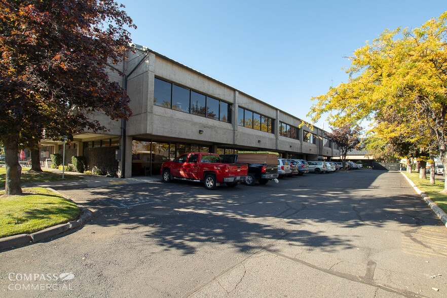 1230 NE 3rd St, Bend, OR for lease - Building Photo - Image 1 of 3