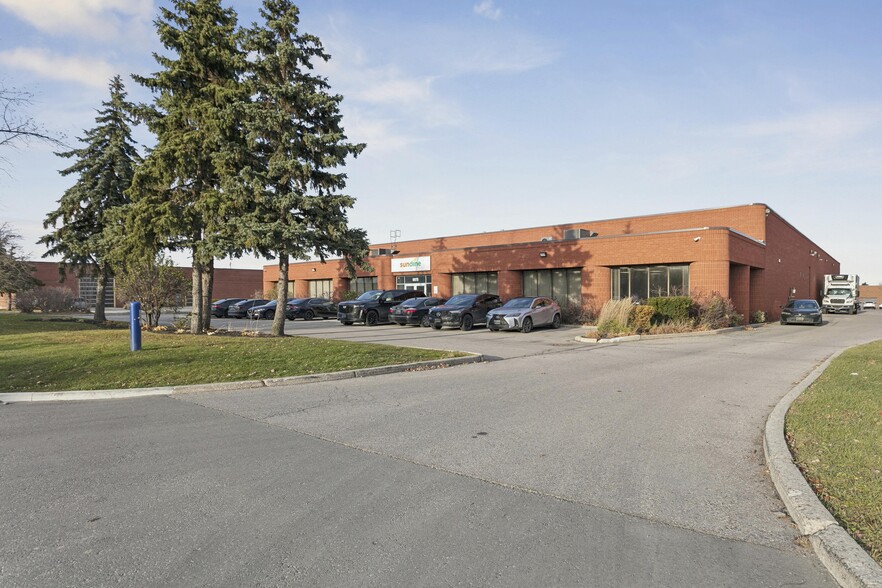 6075 Kestrel Rd, Mississauga, ON for lease - Building Photo - Image 2 of 2