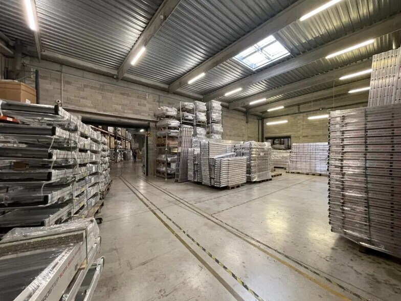 Flex in Saint-Jean-de-Védas for lease - Interior Photo - Image 1 of 5