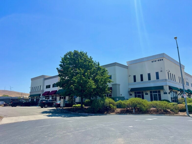 670-694 Pinnacle Pl, Livermore, CA for sale - Building Photo - Image 2 of 12