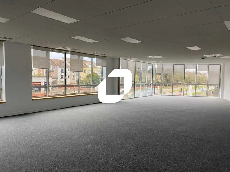 2 Rue René Caudron, Voisins-le-Bretonneux for lease - Building Photo - Image 3 of 37