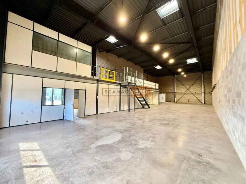 Industrial in Fréjus for lease - Interior Photo - Image 2 of 7