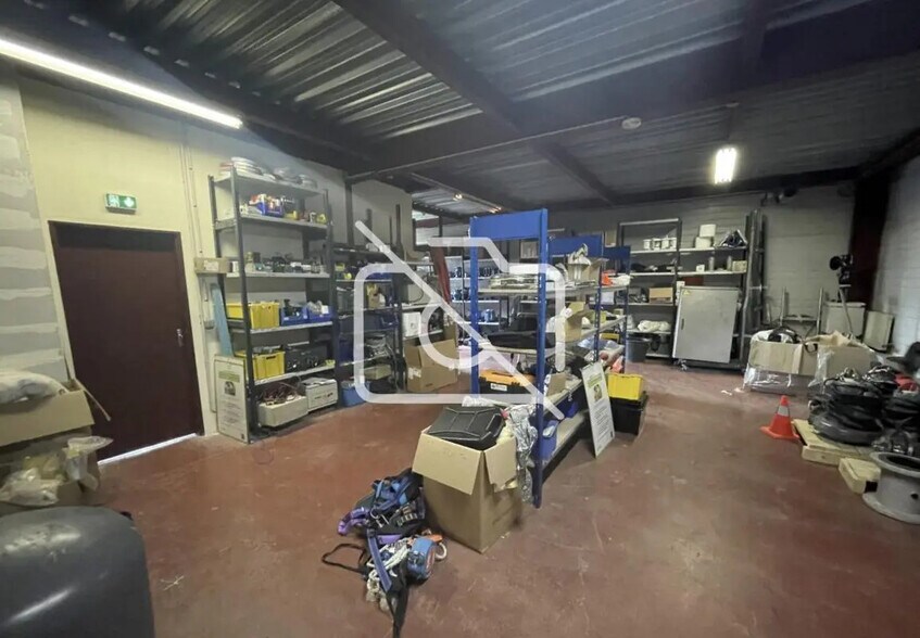 Office in Les Ulis for lease - Interior Photo - Image 2 of 6