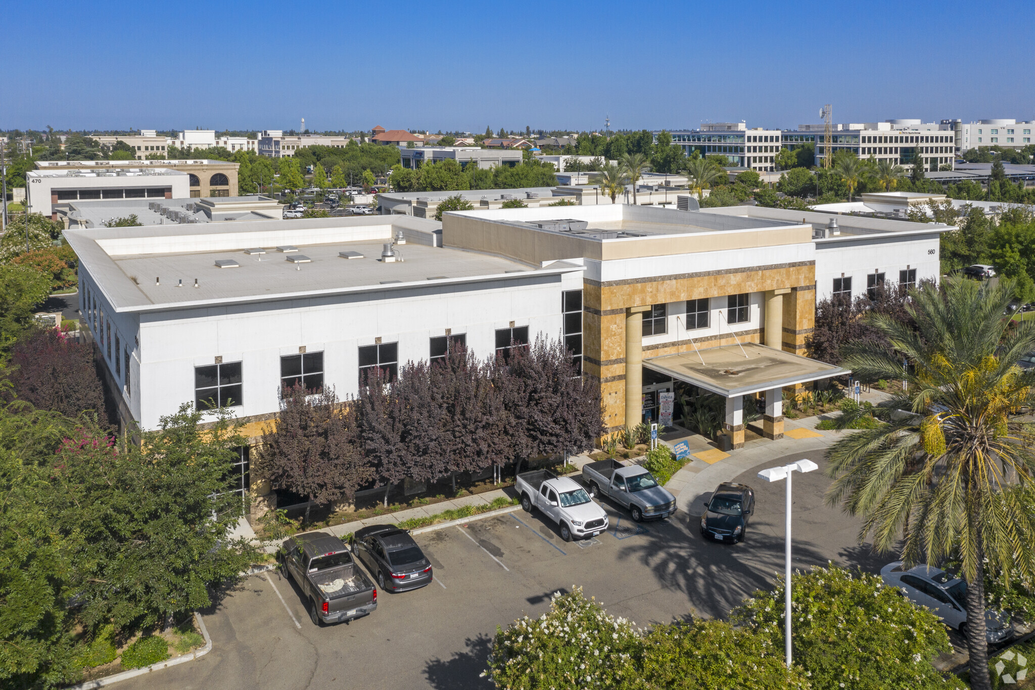 560 E Herndon Ave, Fresno, CA for sale Primary Photo- Image 1 of 1