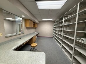 810 Biesterfield Rd, Elk Grove Village, IL for lease Interior Photo- Image 1 of 3