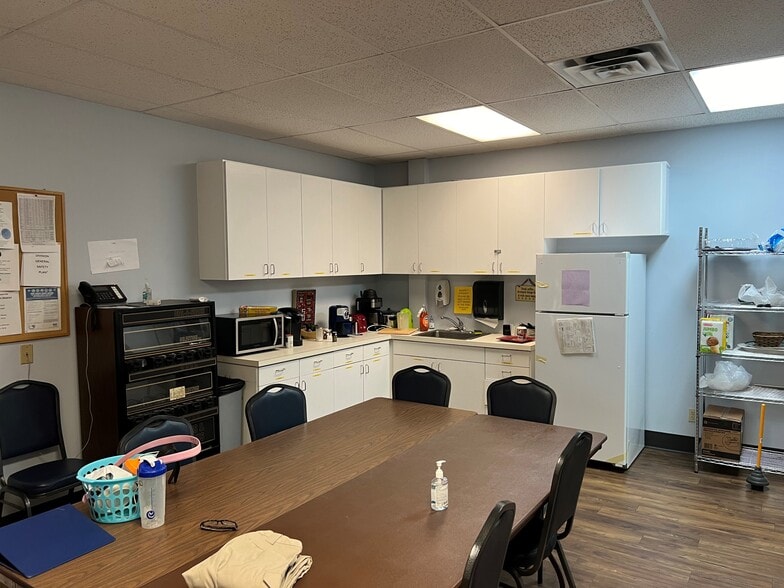 2525 Youree Dr, Shreveport, LA for sale - Interior Photo - Image 3 of 8