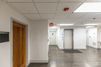 4675 Ponce de Leon Blvd, Coral Gables, FL for lease Interior Photo- Image 2 of 11