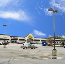 Oaklandon Plaza - Pub